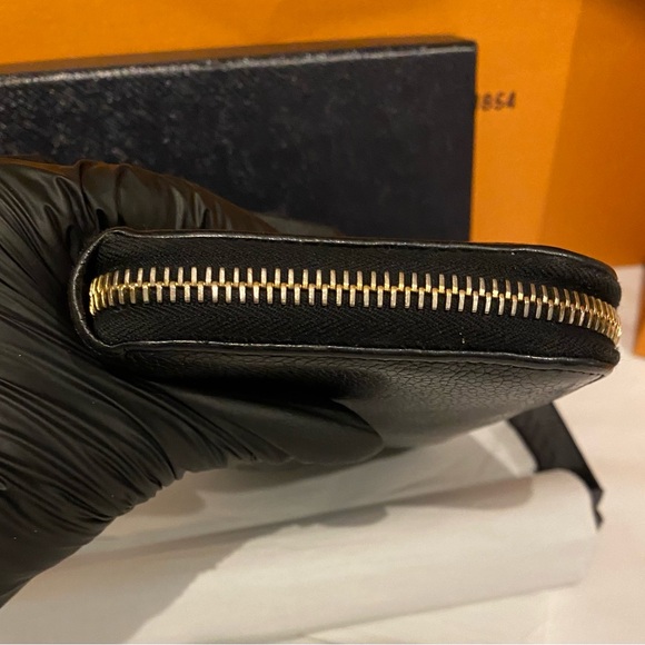 Prada Vitelli Diano Long Zip Around Wallet - Picture 4 of 14